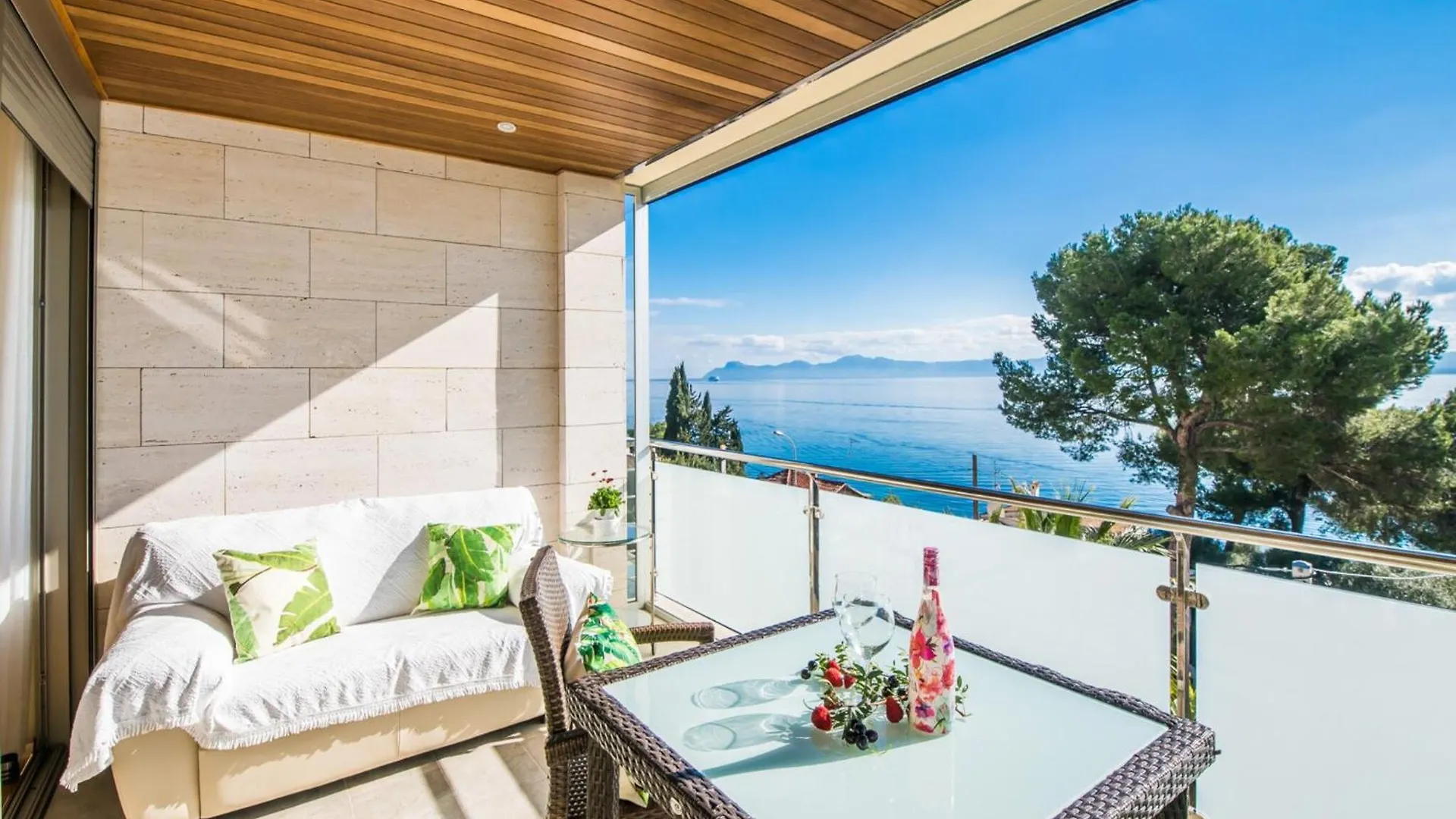 Stunning Villa With Private Terrace Alcanada